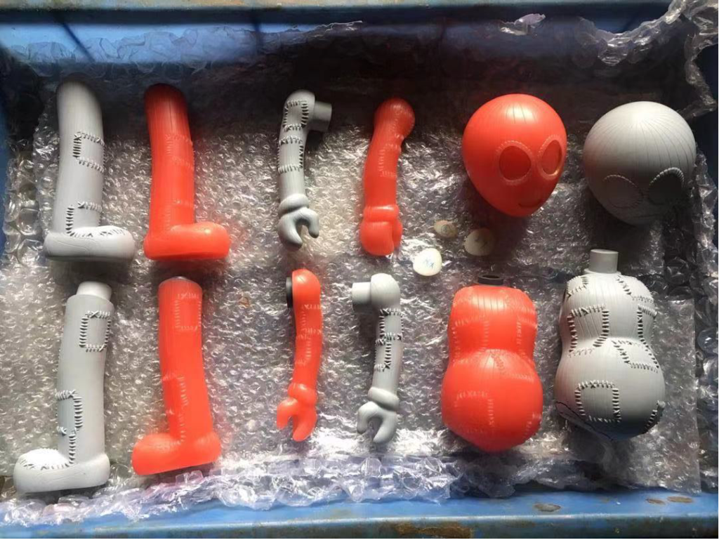 What is vinyl Toys? LECO Custom Action Figure Toys from